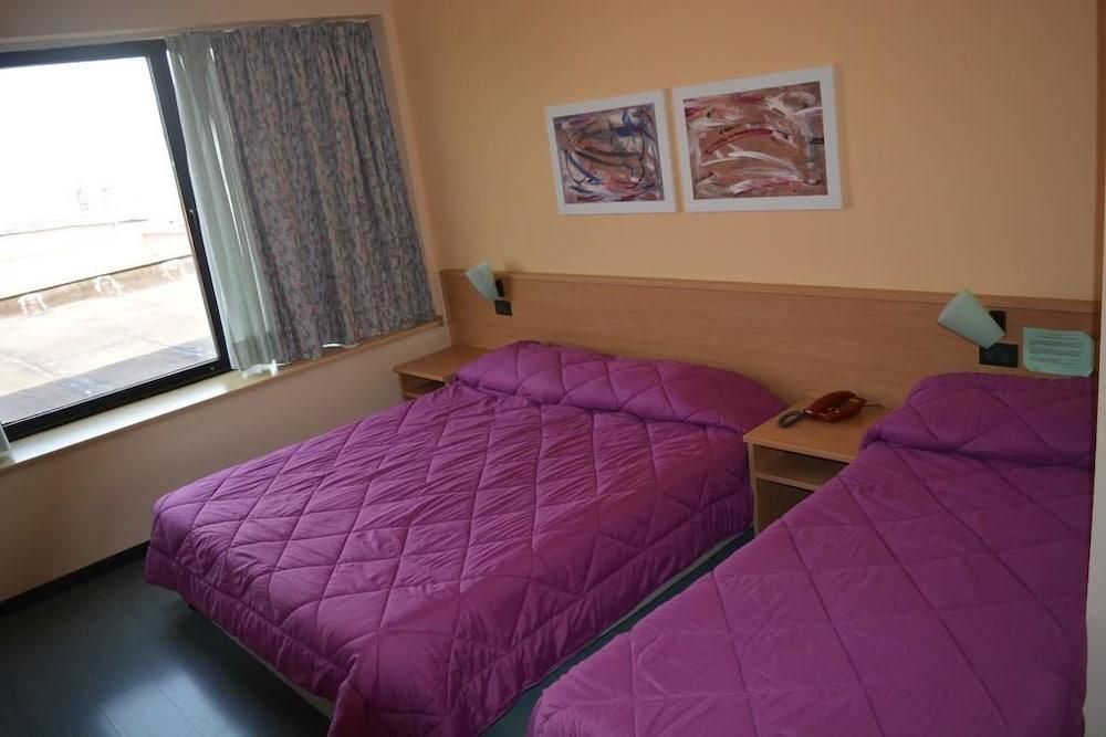 Hotel Phalesia 皮昂比诺 外观 照片