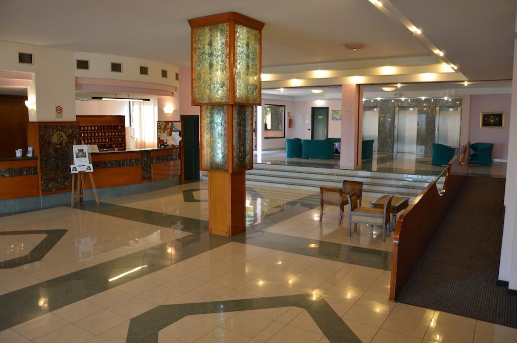 Hotel Phalesia 皮昂比诺 外观 照片